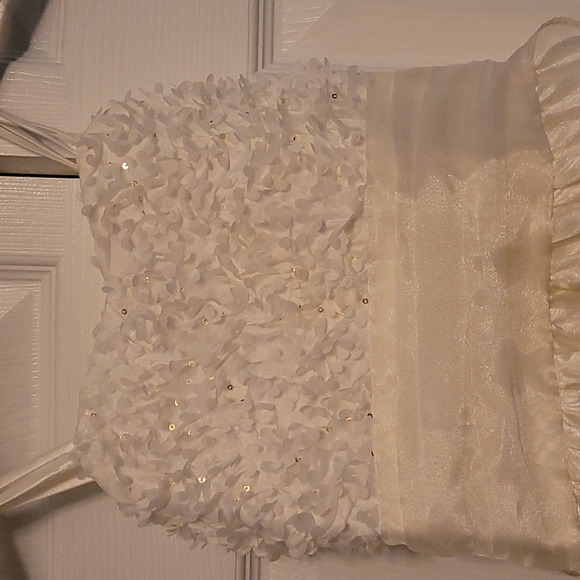 Girls cream color dress - Picture 2 of 4